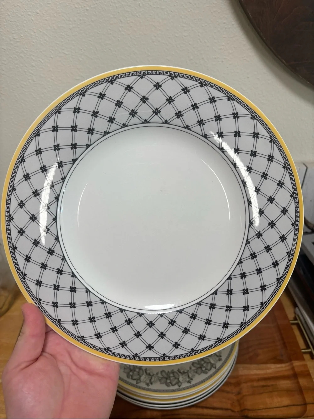 Villeroy & Boch Yellow and Black Decorative Dinner Plate